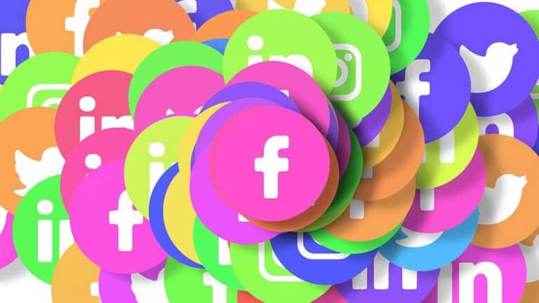 Multi-coloured Social Media Icons